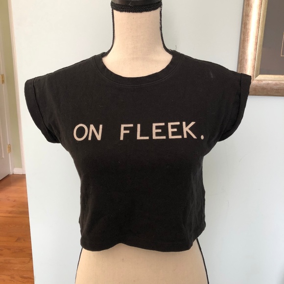 On Fleek Crop Tee - Picture 1 of 3